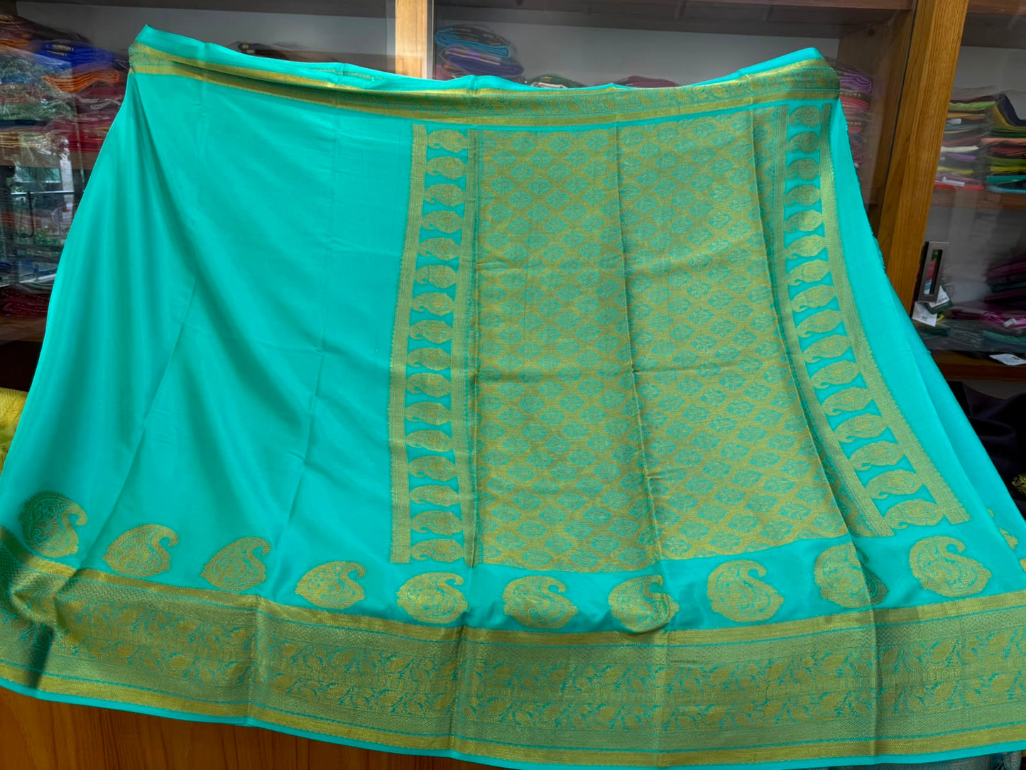 Mango motif peacock border with rich Pallu
