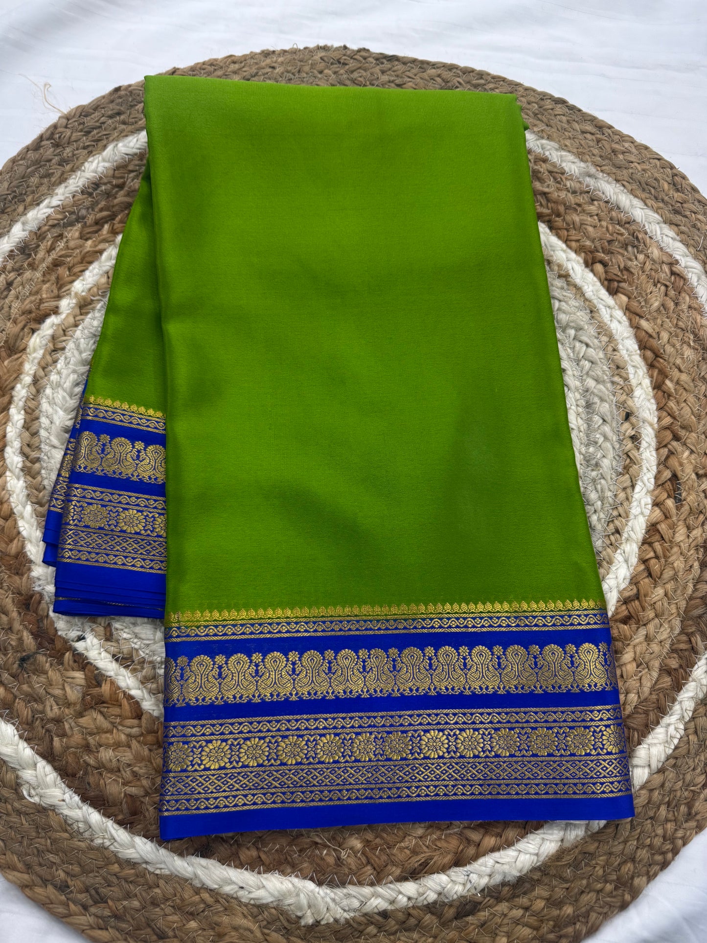 Contrast thick border